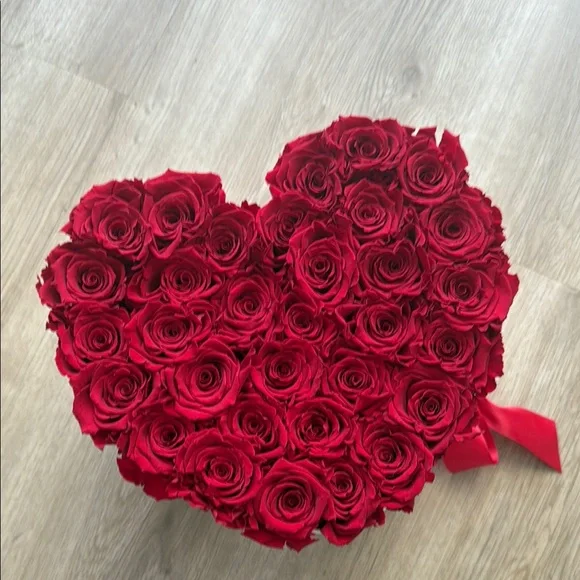 Heart Box with Red Roses, The Million Roses - Picture 4 of 5